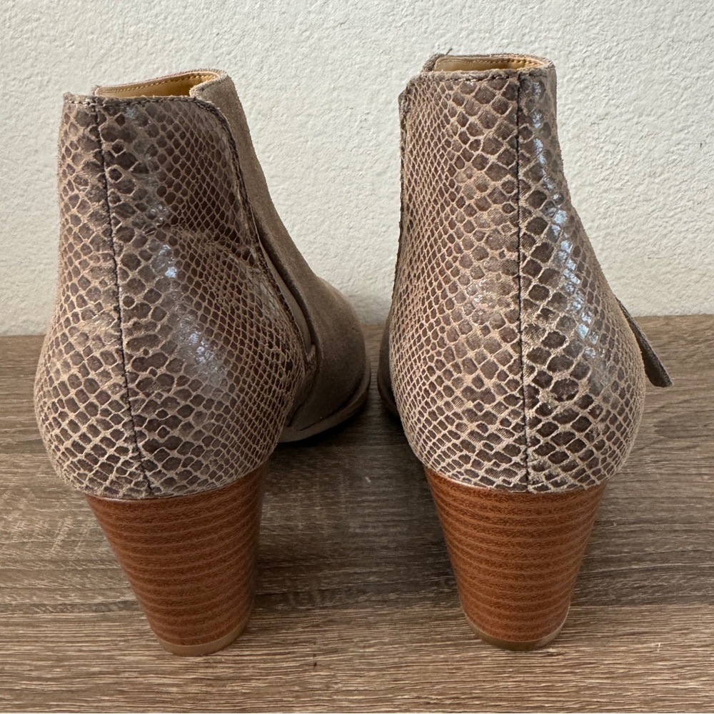 Vionic Anne Bootie, Size 7 - image 4